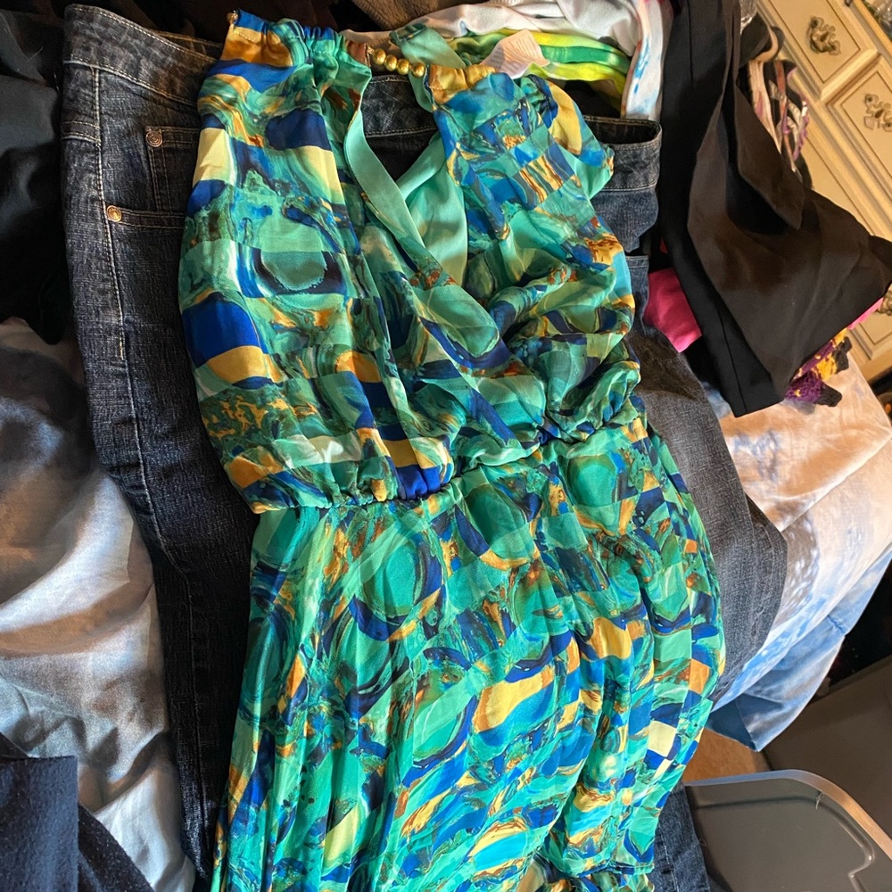 Dressed from Avon bought but never wore it an woman’s xxl